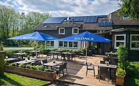 Hotel Silonce Radevormwald am See -ruhige Lage im Grünen, Parkplatz und Garten ideal für Natur und Wanderfans